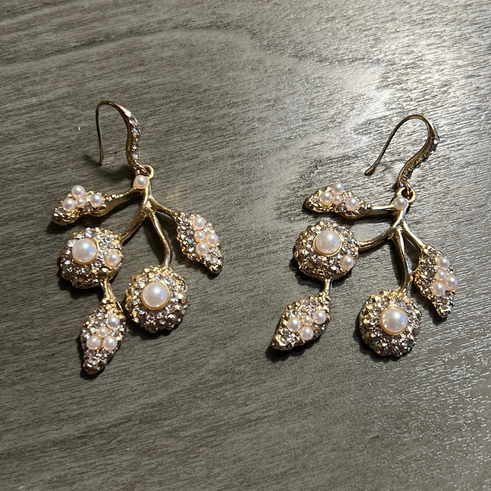 Fashion earrings with semi precious stones and pearls